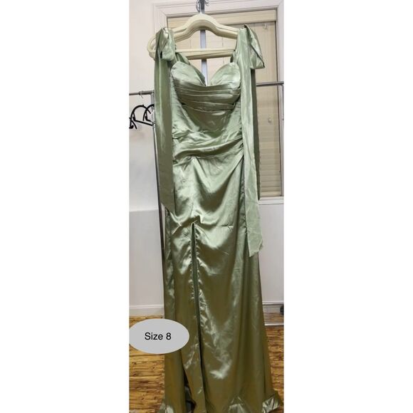 Long Formal Green Dress- Size 8- New - Picture 1 of 1